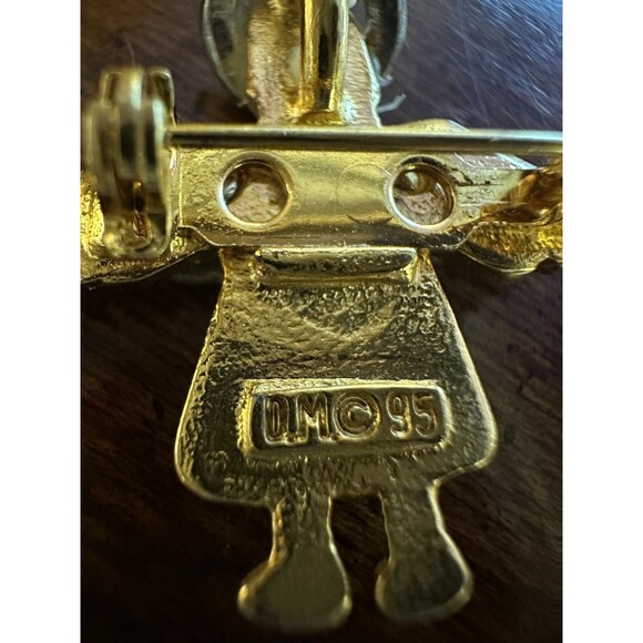 Vintage D.M. © 95 Gold Tone Angel Pin Brooch – Mixed Metal Wings & Halo - Picture 6 of 6